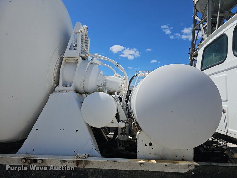 image for item MB9957 2004 Sterling L9500  ready mix truck