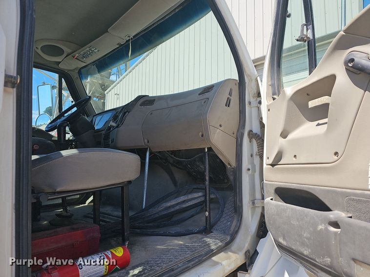 image for item MB9957 2004 Sterling L9500  ready mix truck