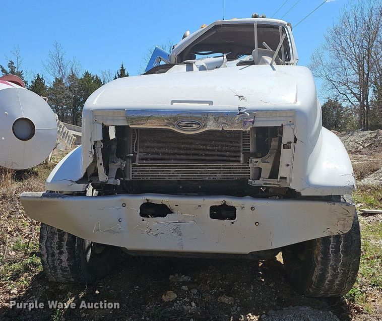 image for item MB9958 2007 Sterling L9500  truck cab and chassis