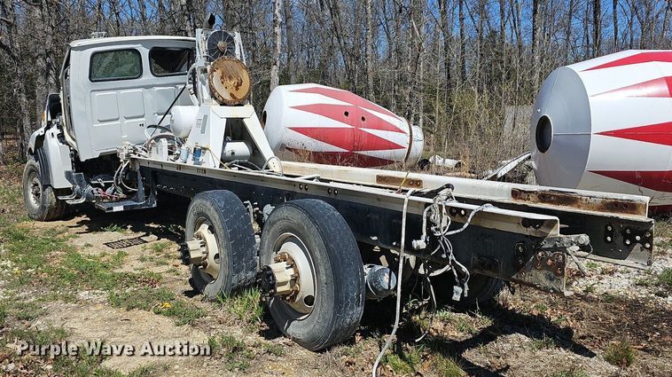 image for item MB9958 2007 Sterling L9500  truck cab and chassis