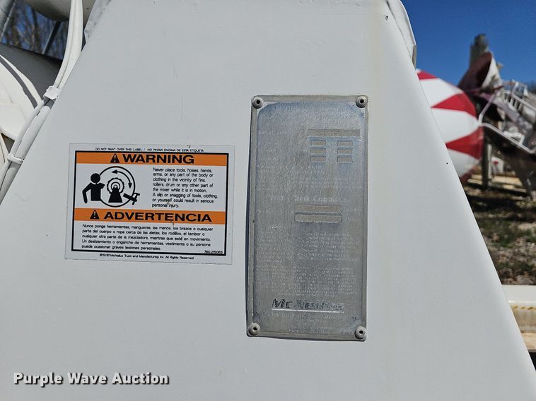 image for item MB9958 2007 Sterling L9500  truck cab and chassis