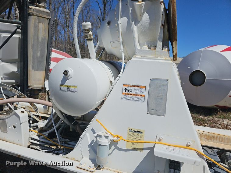 image for item MB9958 2007 Sterling L9500  truck cab and chassis