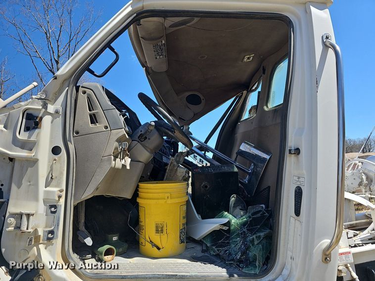 image for item MB9958 2007 Sterling L9500  truck cab and chassis