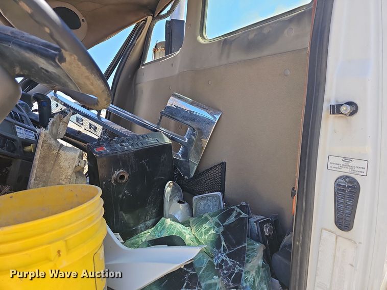 image for item MB9958 2007 Sterling L9500  truck cab and chassis