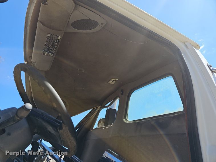 image for item MB9958 2007 Sterling L9500  truck cab and chassis