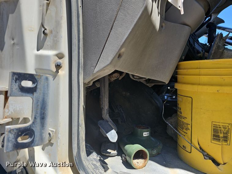 image for item MB9958 2007 Sterling L9500  truck cab and chassis