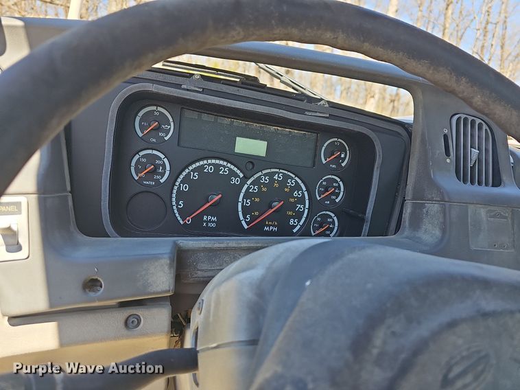 image for item MB9958 2007 Sterling L9500  truck cab and chassis