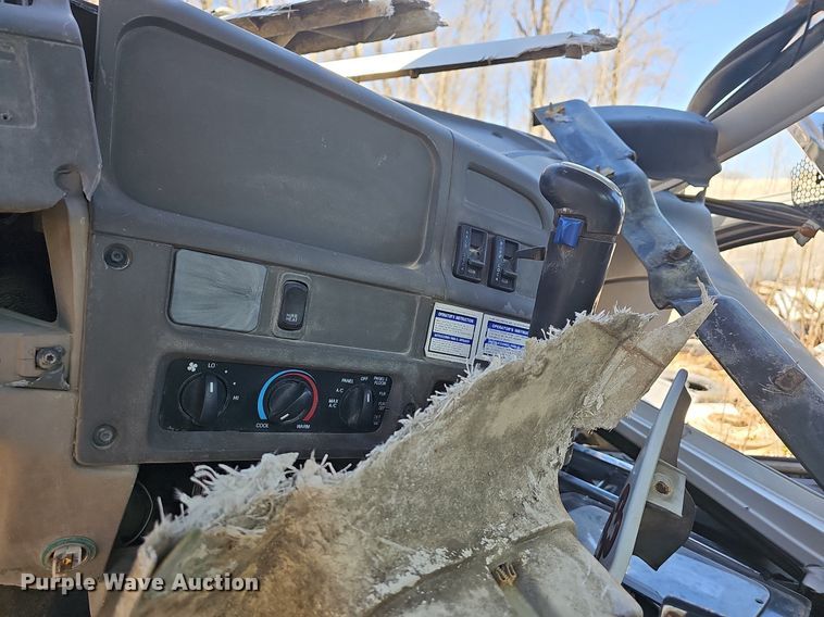 image for item MB9958 2007 Sterling L9500  truck cab and chassis