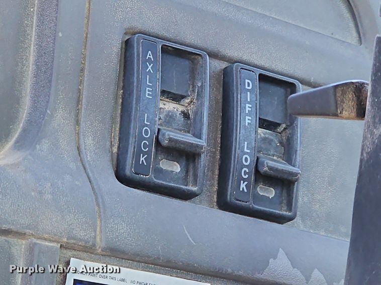 image for item MB9958 2007 Sterling L9500  truck cab and chassis