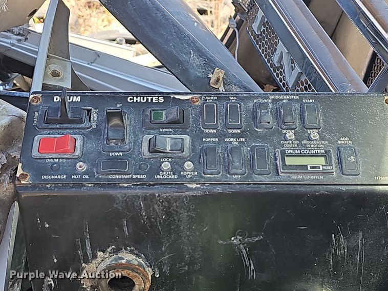 image for item MB9958 2007 Sterling L9500  truck cab and chassis