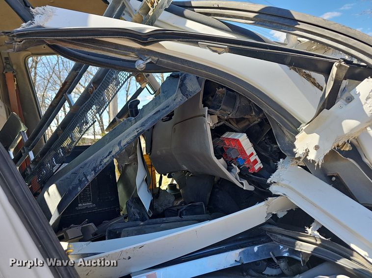 image for item MB9958 2007 Sterling L9500  truck cab and chassis