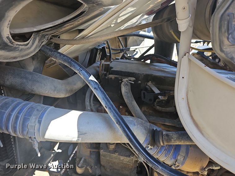 image for item MB9958 2007 Sterling L9500  truck cab and chassis