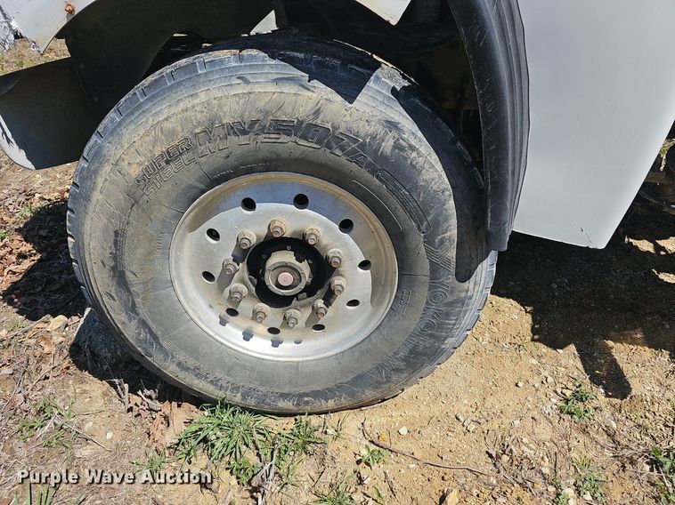 image for item MB9958 2007 Sterling L9500  truck cab and chassis