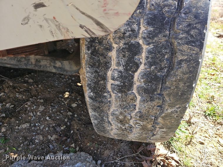 image for item MB9958 2007 Sterling L9500  truck cab and chassis