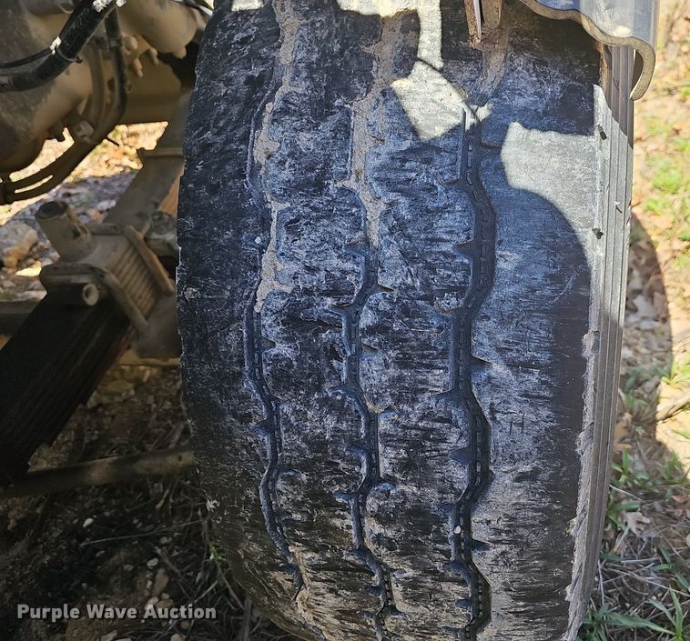 image for item MB9958 2007 Sterling L9500  truck cab and chassis