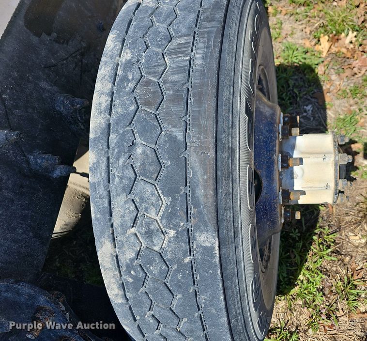 image for item MB9958 2007 Sterling L9500  truck cab and chassis