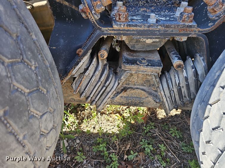 image for item MB9958 2007 Sterling L9500  truck cab and chassis