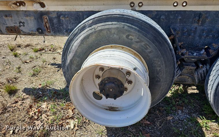 image for item MB9958 2007 Sterling L9500  truck cab and chassis