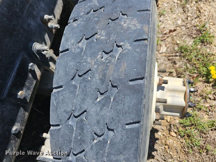 image for item MB9958 2007 Sterling L9500  truck cab and chassis