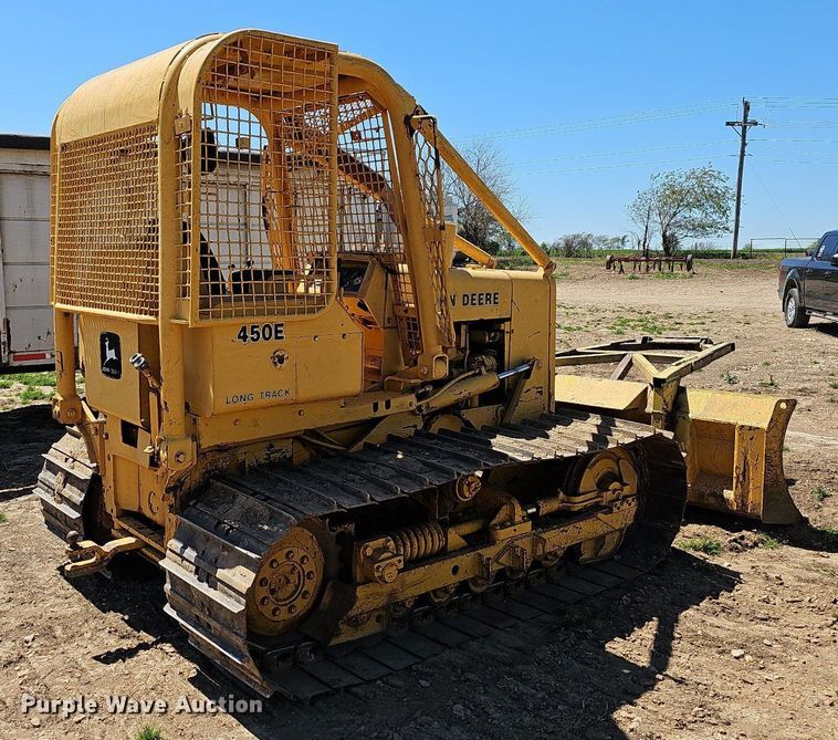 image for item MB9964 1985 John Deere 450E  dozer