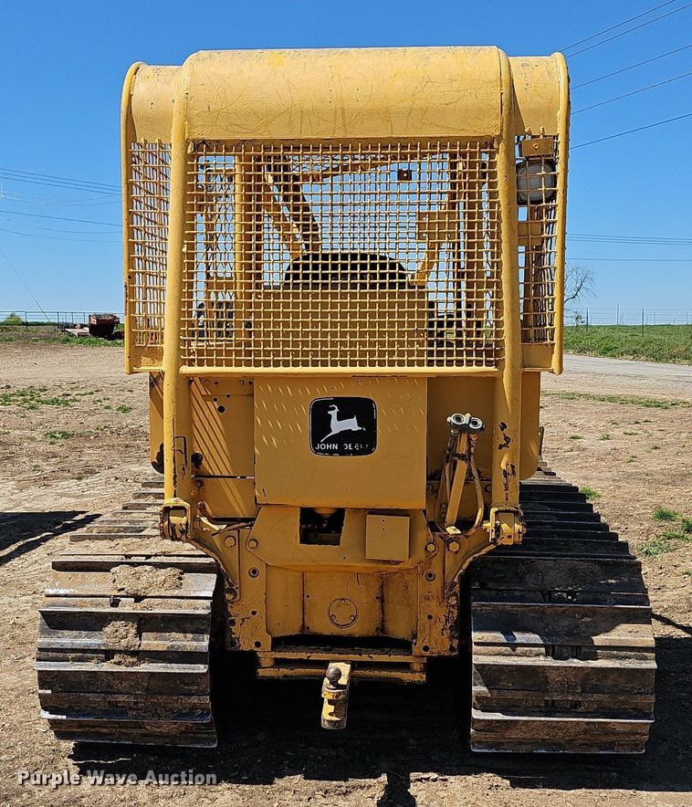 image for item MB9964 1985 John Deere 450E  dozer