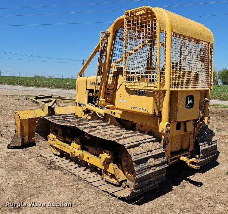 image for item MB9964 1985 John Deere 450E  dozer
