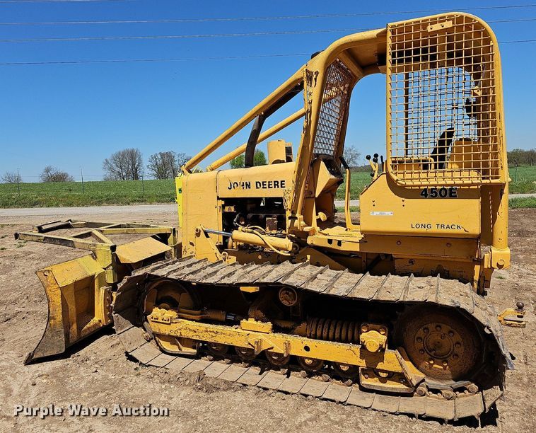 image for item MB9964 1985 John Deere 450E  dozer