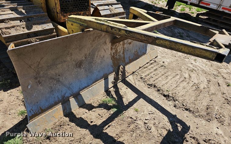 image for item MB9964 1985 John Deere 450E  dozer