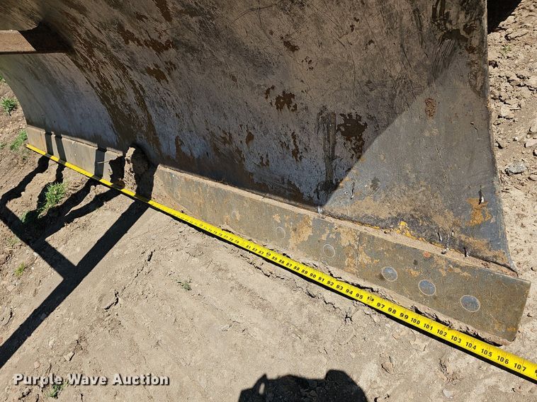 image for item MB9964 1985 John Deere 450E  dozer