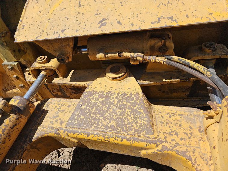 image for item MB9964 1985 John Deere 450E  dozer