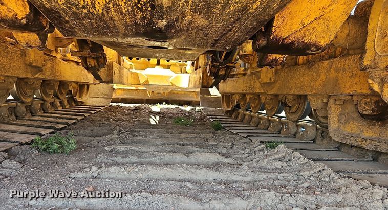 image for item MB9964 1985 John Deere 450E  dozer