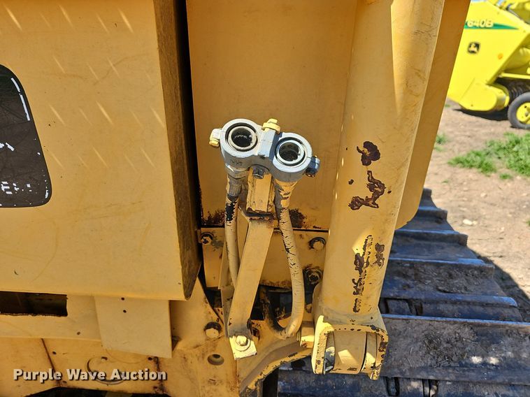 image for item MB9964 1985 John Deere 450E  dozer