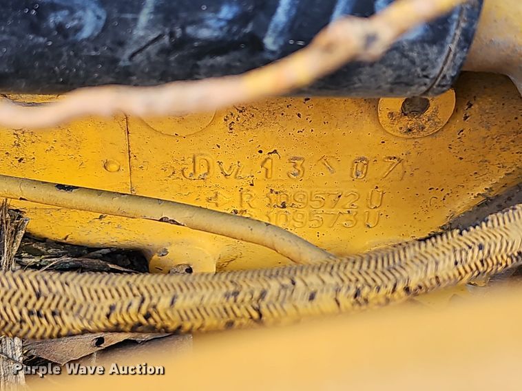 image for item MB9964 1985 John Deere 450E  dozer