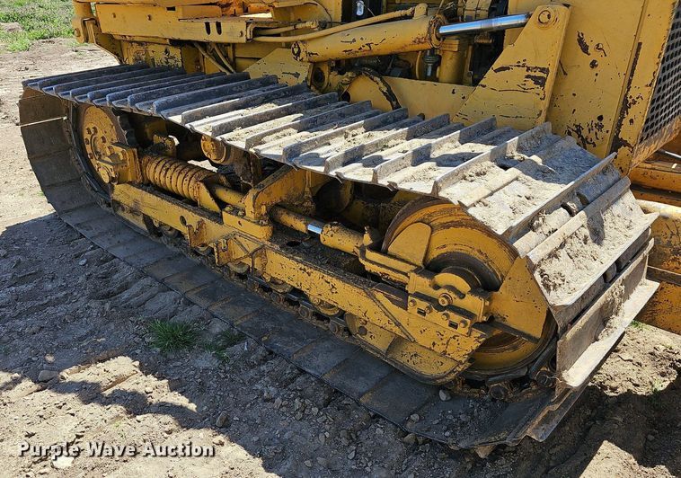image for item MB9964 1985 John Deere 450E  dozer