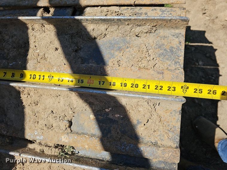 image for item MB9964 1985 John Deere 450E  dozer