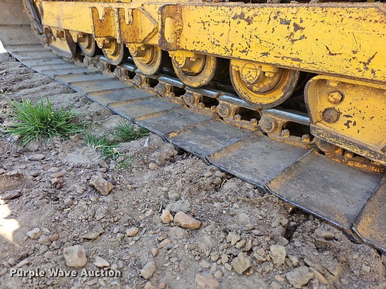 image for item MB9964 1985 John Deere 450E  dozer