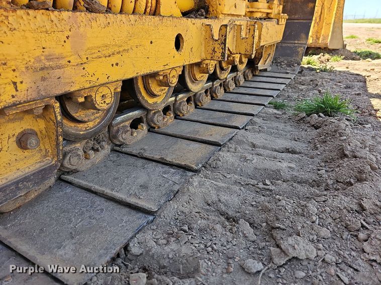 image for item MB9964 1985 John Deere 450E  dozer