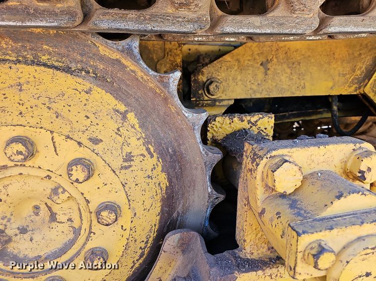 image for item MB9964 1985 John Deere 450E  dozer