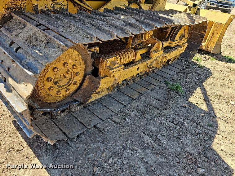 image for item MB9964 1985 John Deere 450E  dozer