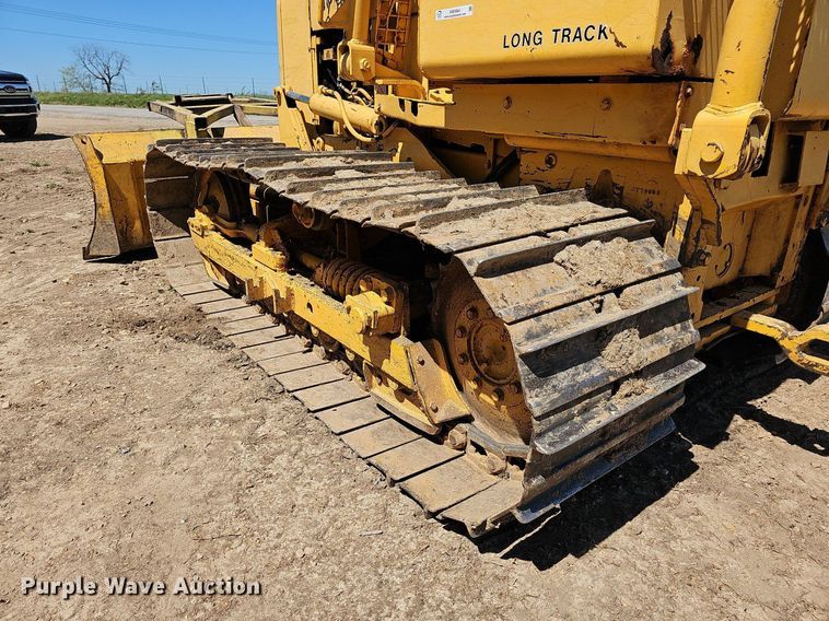 image for item MB9964 1985 John Deere 450E  dozer