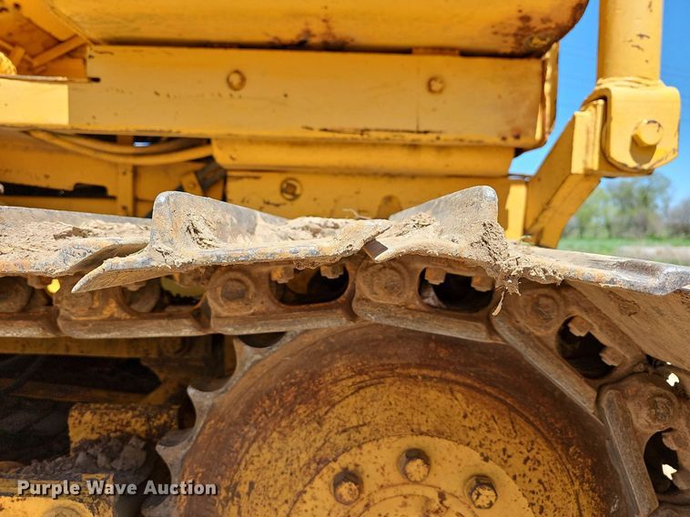 image for item MB9964 1985 John Deere 450E  dozer