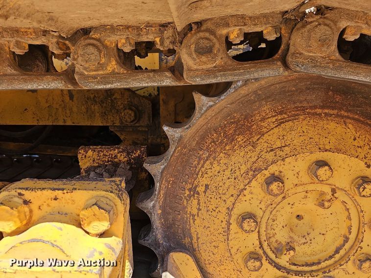 image for item MB9964 1985 John Deere 450E  dozer