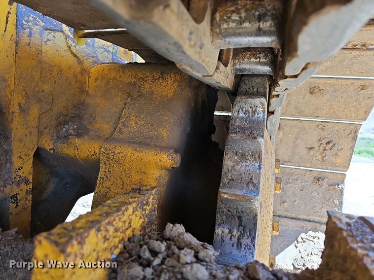 image for item MB9964 1985 John Deere 450E  dozer