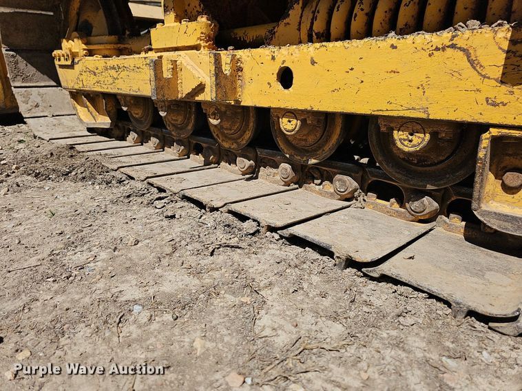 image for item MB9964 1985 John Deere 450E  dozer