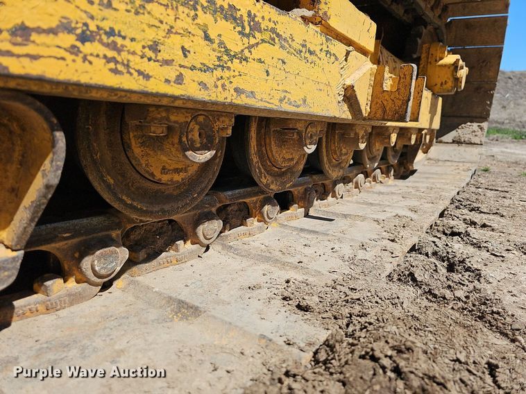 image for item MB9964 1985 John Deere 450E  dozer