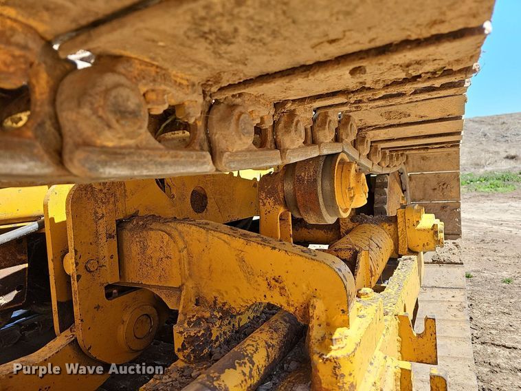 image for item MB9964 1985 John Deere 450E  dozer