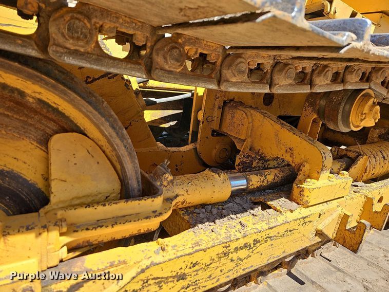 image for item MB9964 1985 John Deere 450E  dozer