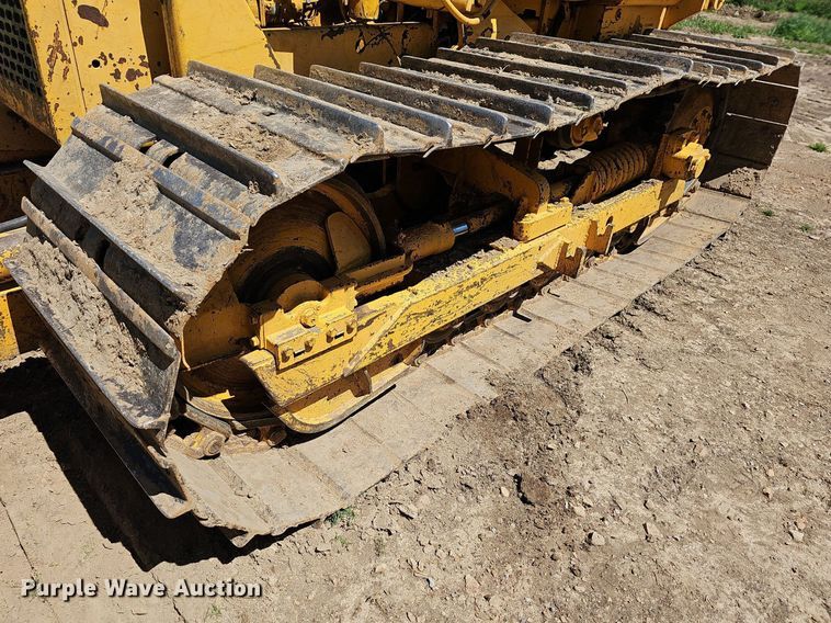 image for item MB9964 1985 John Deere 450E  dozer