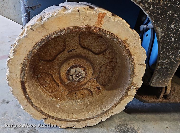 image for item MB9969 Genie GS-2646  scissor lift