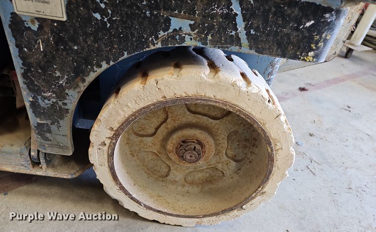 image for item MB9969 Genie GS-2646  scissor lift